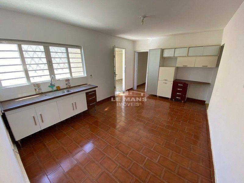 Casa à venda com 4 quartos, 182m² - Foto 1