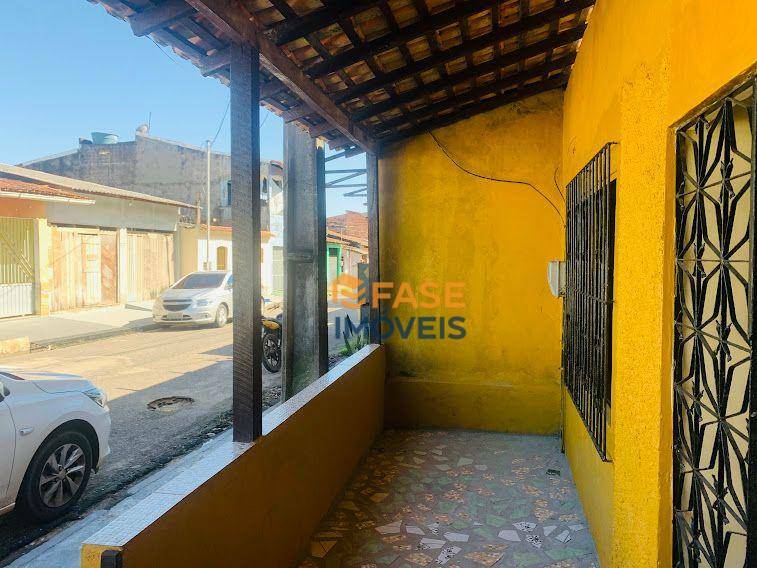 Casa à venda com 3 quartos, 70m² - Foto 2