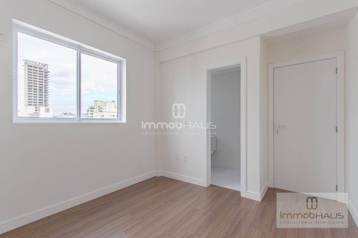 Apartamento à venda com 3 quartos, 122m² - Foto 4