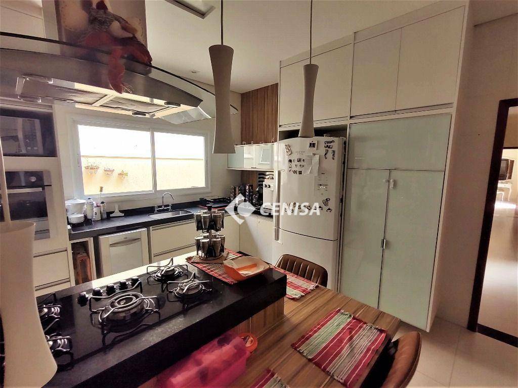 Casa de Condomínio à venda com 3 quartos, 230m² - Foto 12