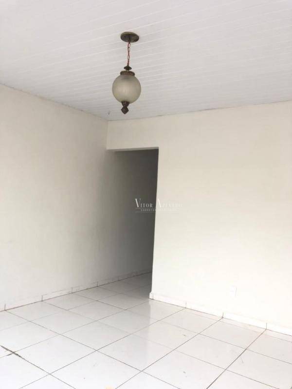Casa à venda com 2 quartos, 70m² - Foto 3