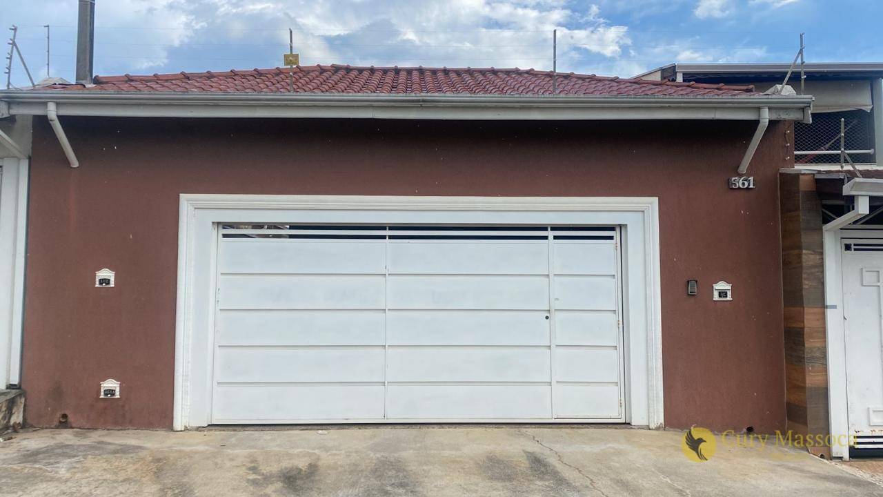 Casa à venda com 3 quartos, 230m² - Foto 1