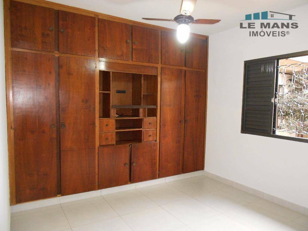 Casa à venda com 3 quartos, 236m² - Foto 17