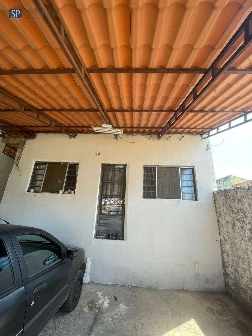 Casa à venda com 3 quartos, 76m² - Foto 1