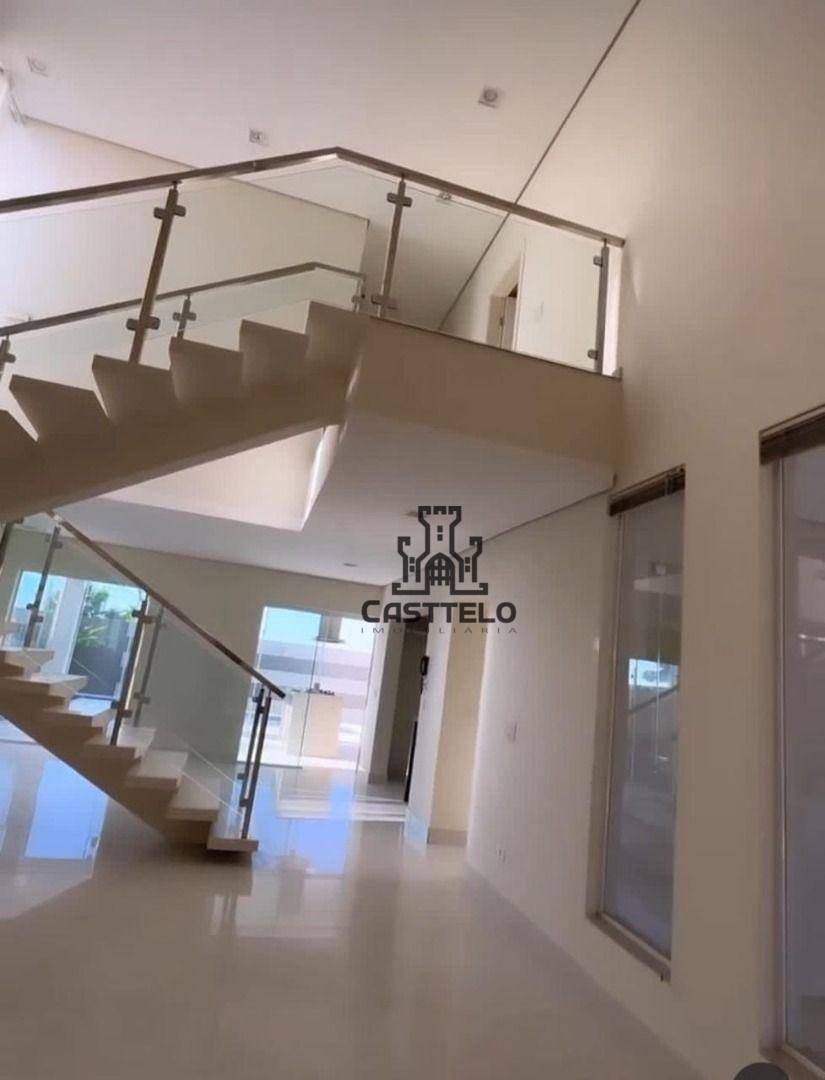 Sobrado à venda com 3 quartos, 202m² - Foto 1