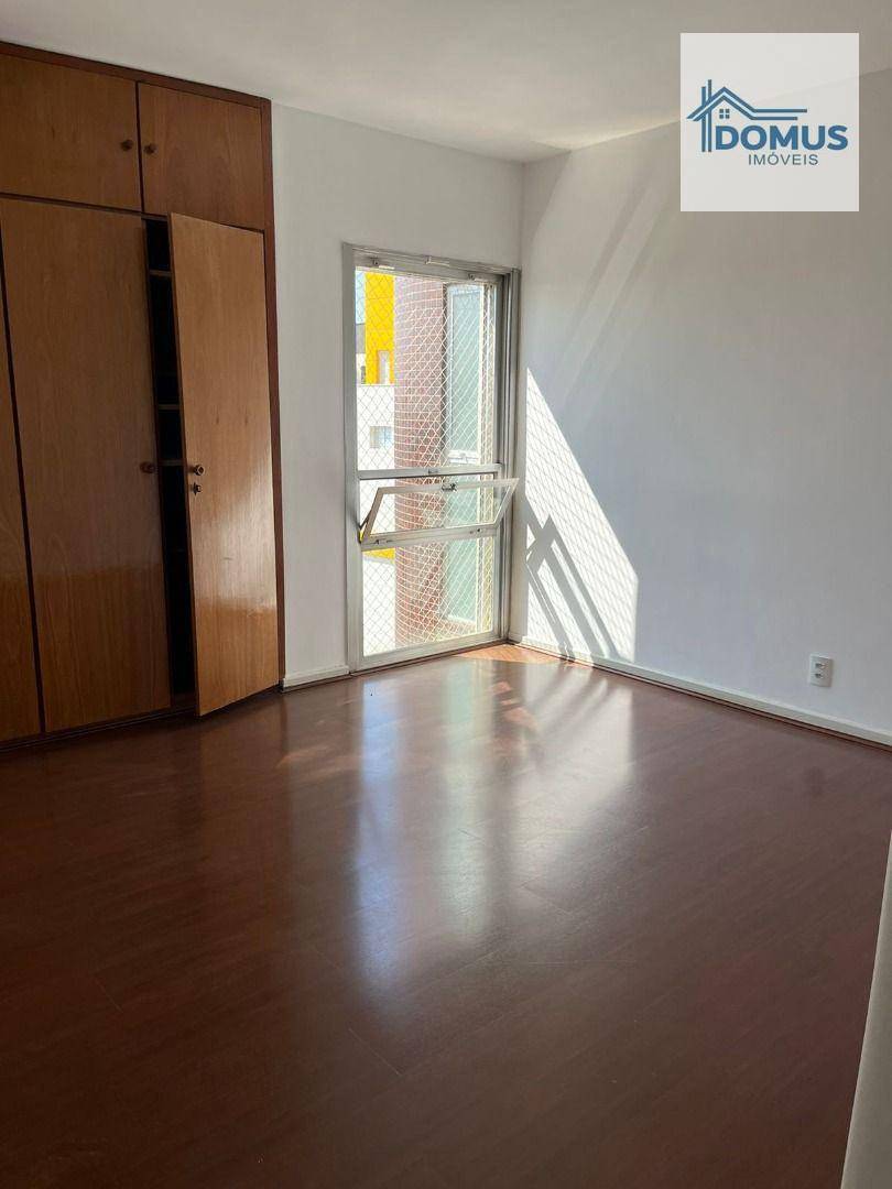 Apartamento para alugar com 4 quartos, 230m² - Foto 12