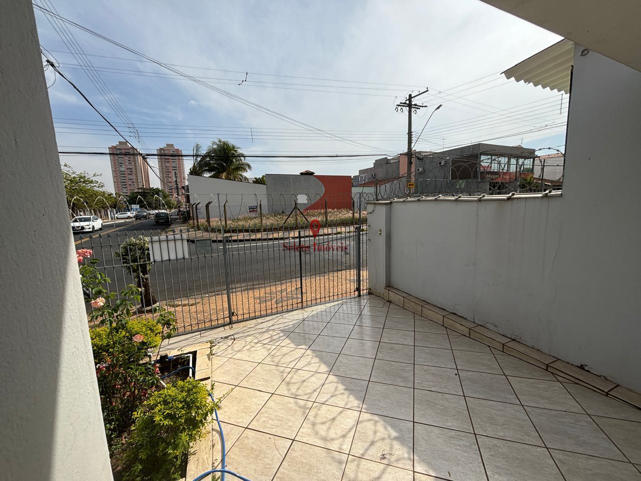 Casa à venda com 3 quartos, 200m² - Foto 2