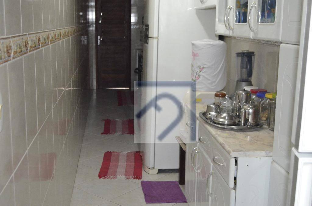 Casa à venda com 6 quartos, 250m² - Foto 4