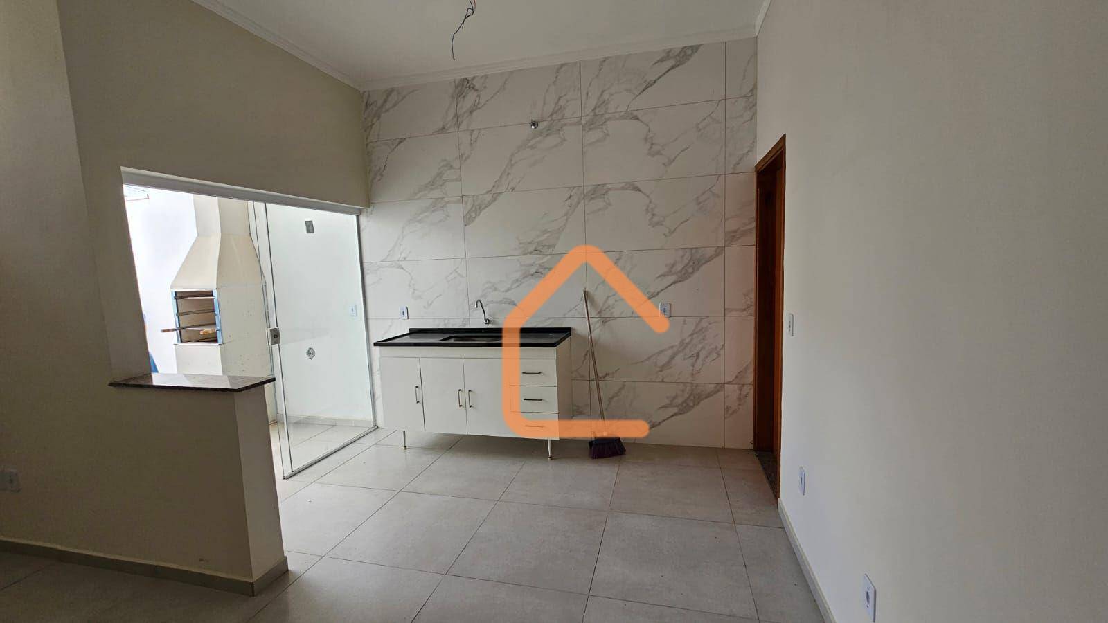 Casa à venda com 3 quartos, 90m² - Foto 1