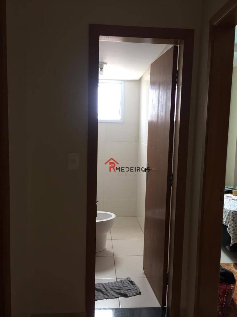 Apartamento à venda com 2 quartos, 75m² - Foto 9