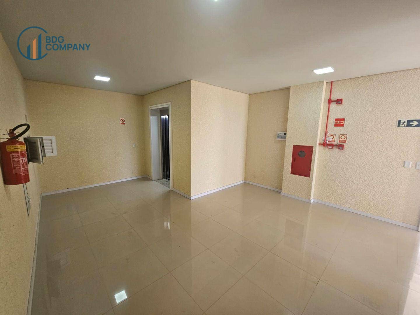 Apartamento à venda com 2 quartos, 70m² - Foto 23