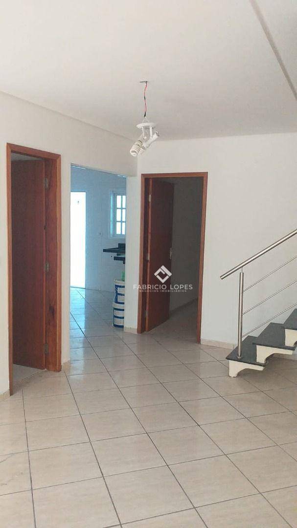 Casa à venda com 3 quartos, 190m² - Foto 1