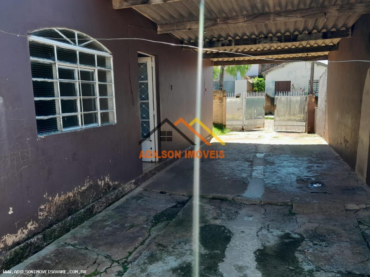 Casa à venda com 4 quartos, 250m² - Foto 2