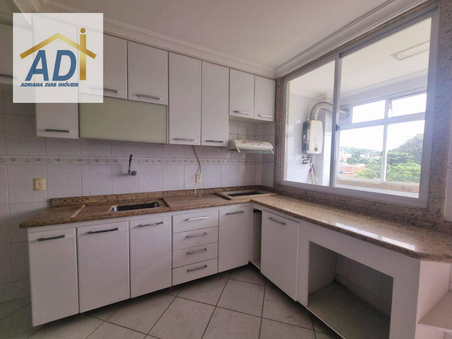 Apartamento à venda com 3 quartos, 145m² - Foto 2