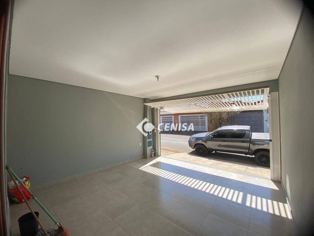 Casa à venda com 3 quartos, 106m² - Foto 11