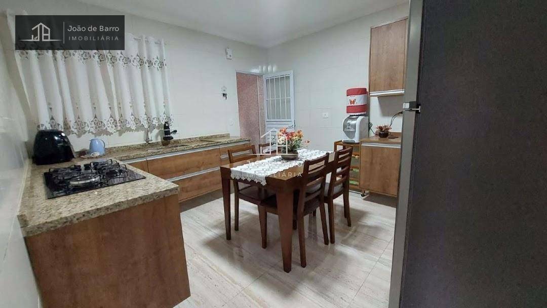 Sobrado à venda com 4 quartos, 180m² - Foto 4