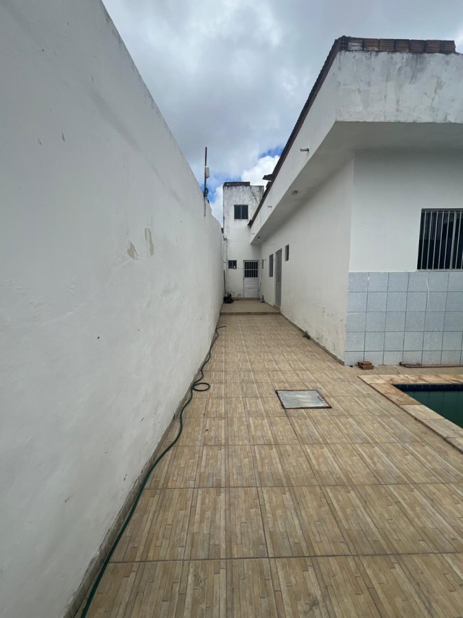 Casa para alugar com 4 quartos, 200m² - Foto 2
