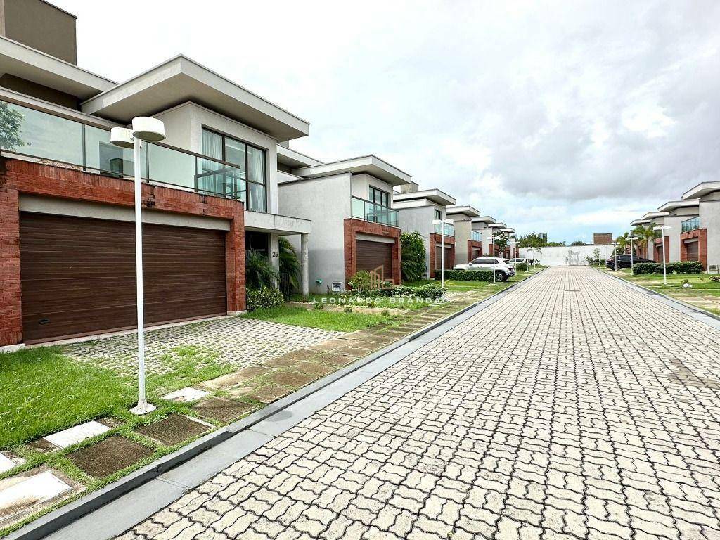 Casa de Condomínio à venda com 3 quartos, 236m² - Foto 2