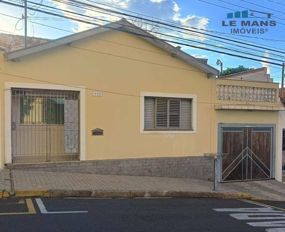 Casa à venda com 6 quartos, 232m² - Foto 1