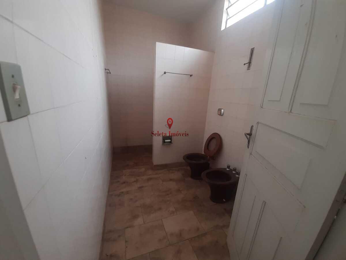 Casa para alugar com 6 quartos, 380m² - Foto 11