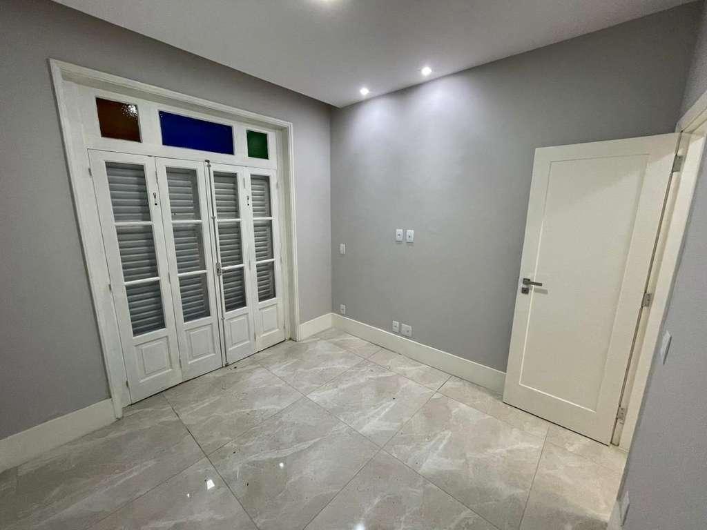 Apartamento à venda com 2 quartos, 78m² - Foto 2