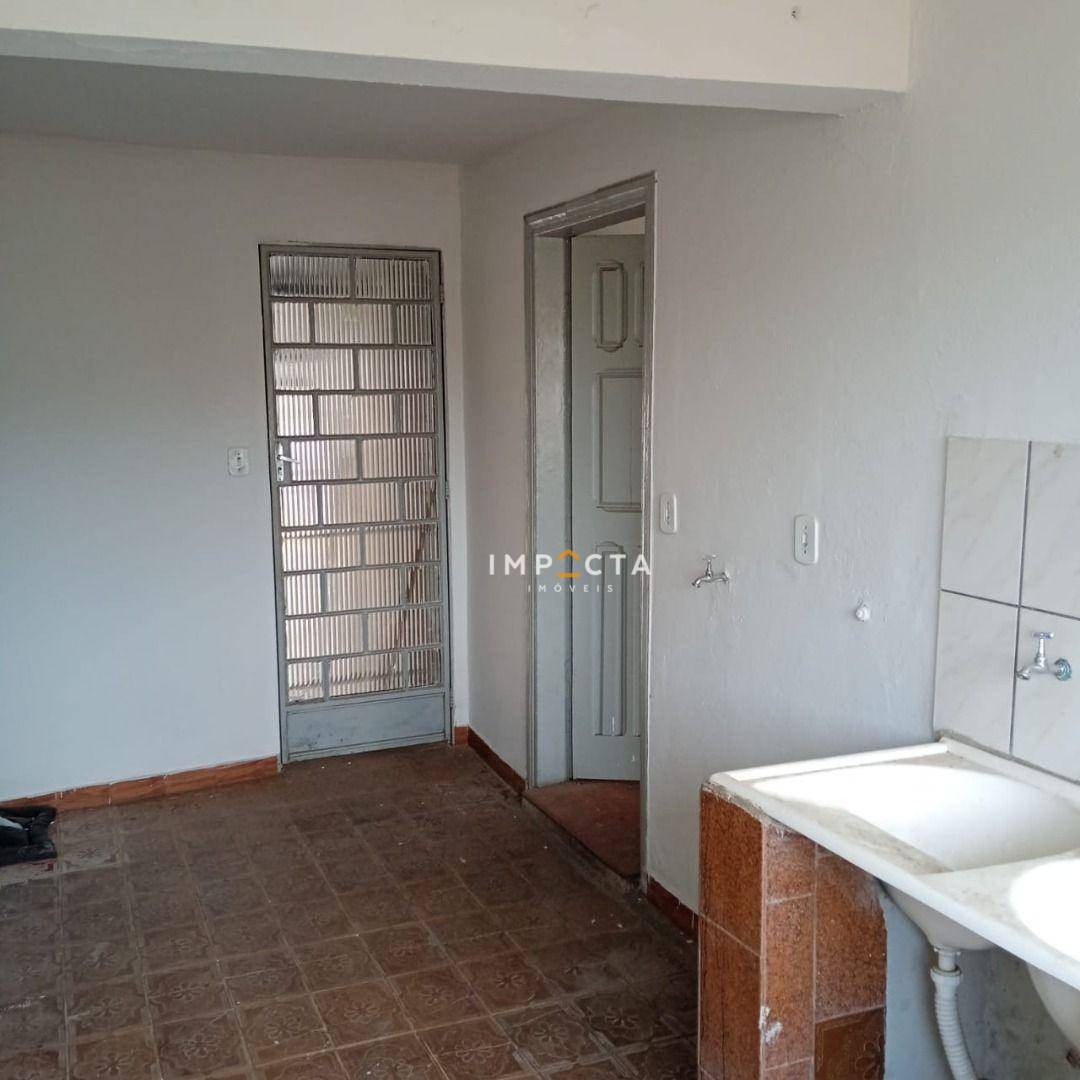 Casa para alugar com 3 quartos, 95m² - Foto 2