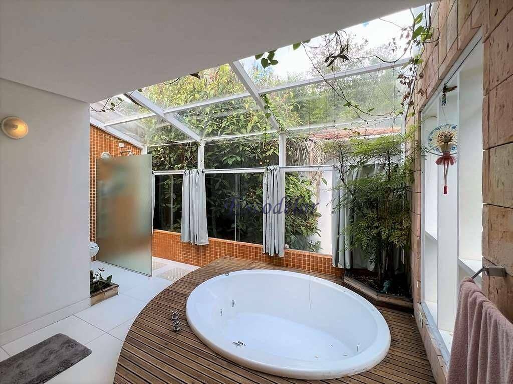 Casa à venda com 6 quartos, 1190m² - Foto 1