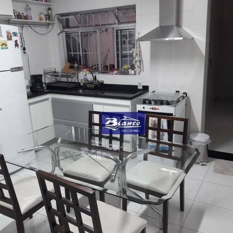 Sobrado à venda com 4 quartos, 180m² - Foto 1