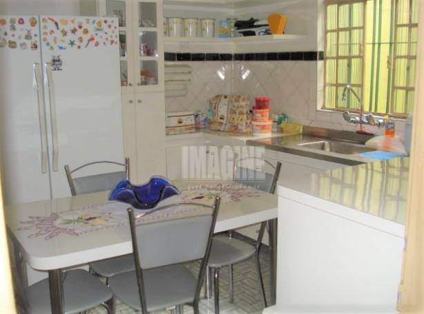 Casa à venda com 2 quartos, 198m² - Foto 2