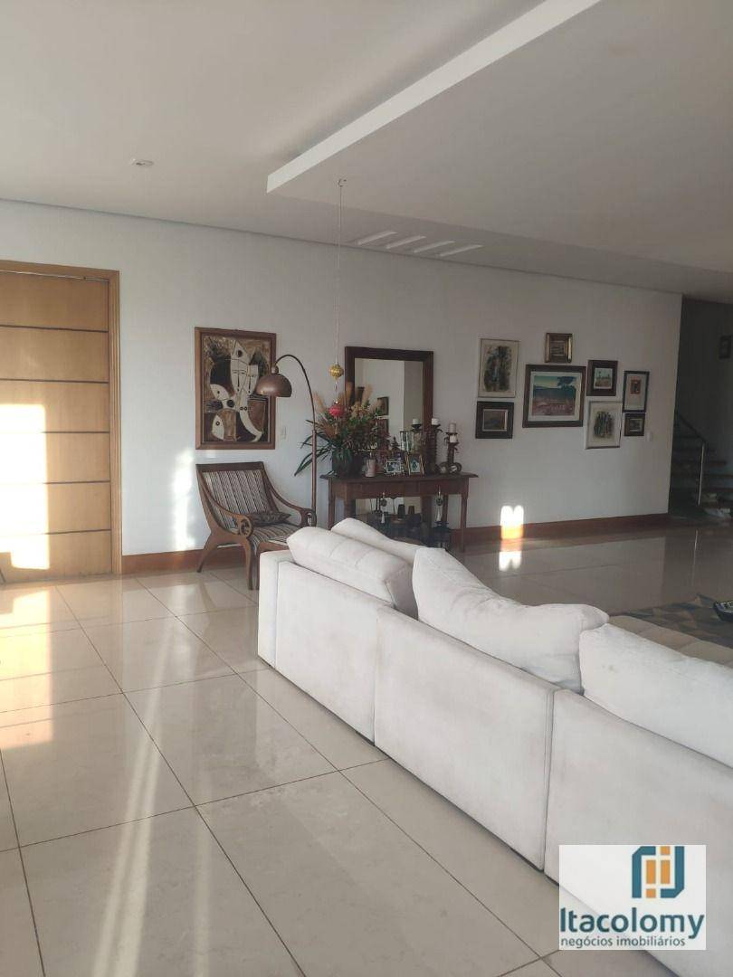 Casa de Condomínio à venda com 4 quartos, 850m² - Foto 2