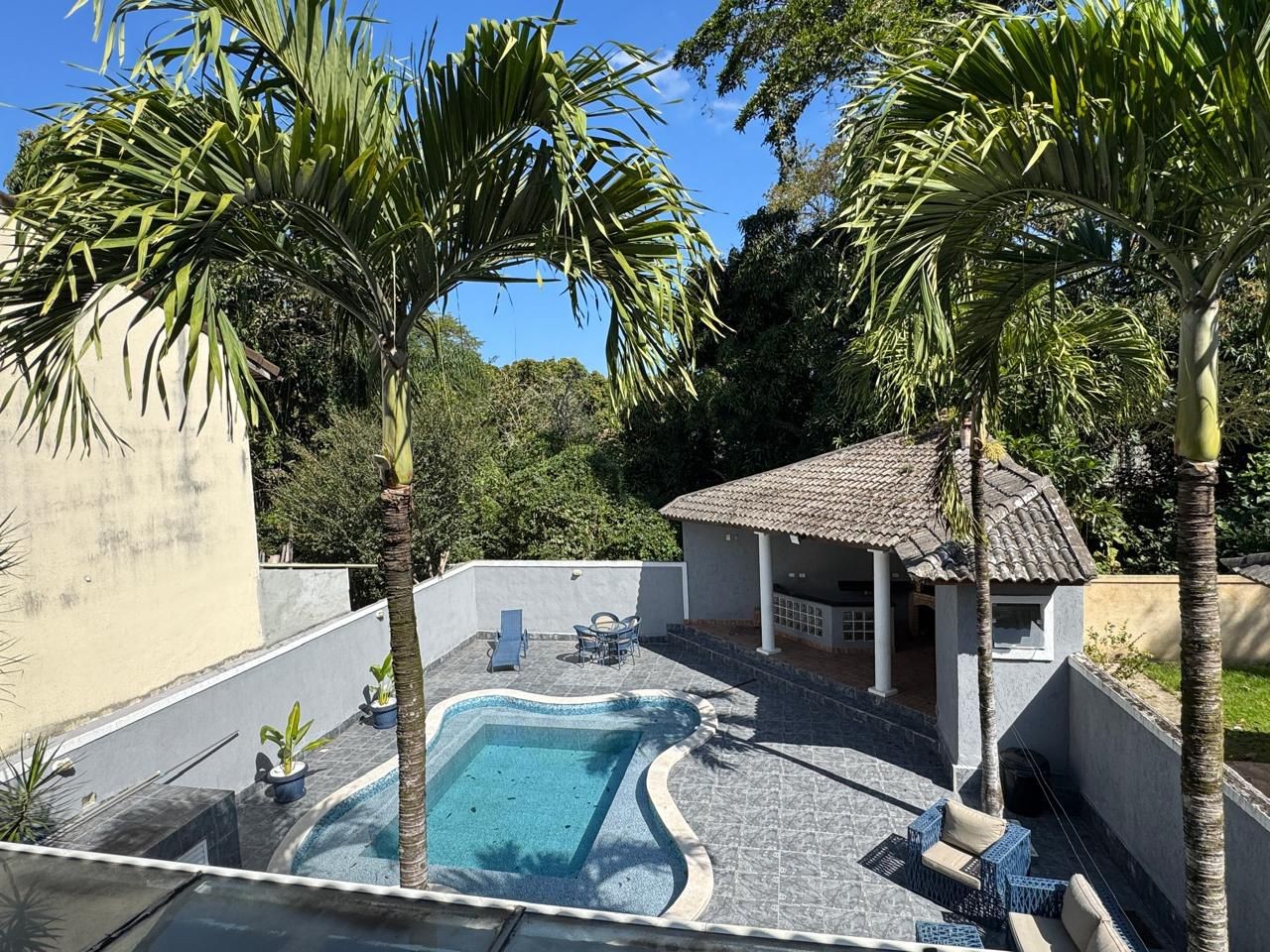 Casa de Condomínio à venda com 3 quartos, 344m² - Foto 1