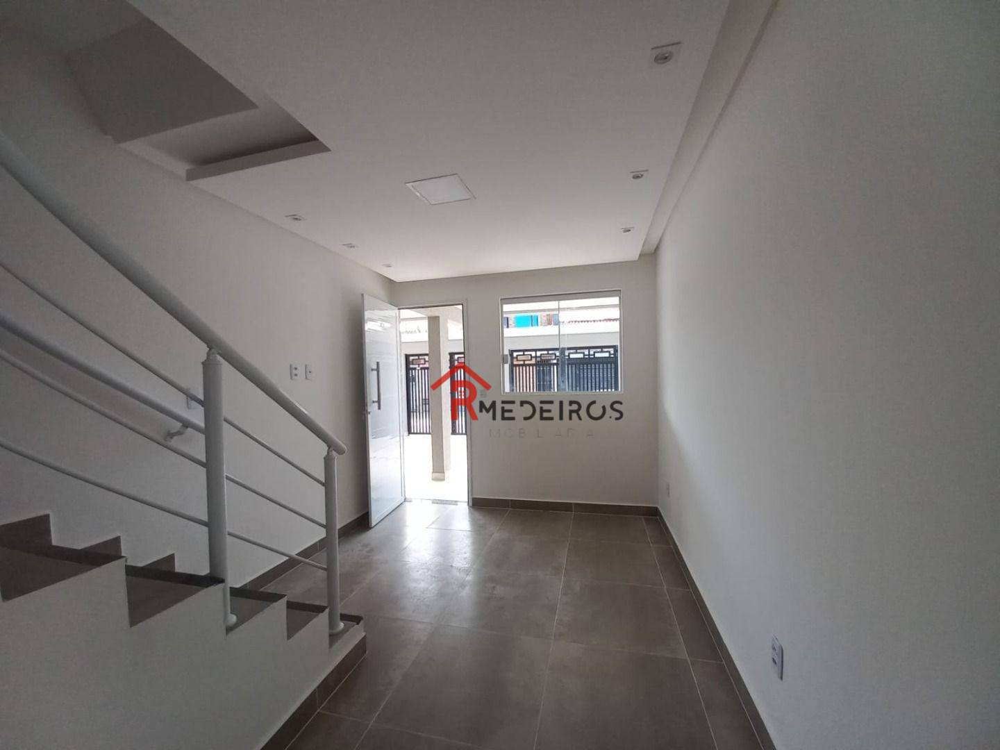 Casa à venda com 2 quartos, 59m² - Foto 1