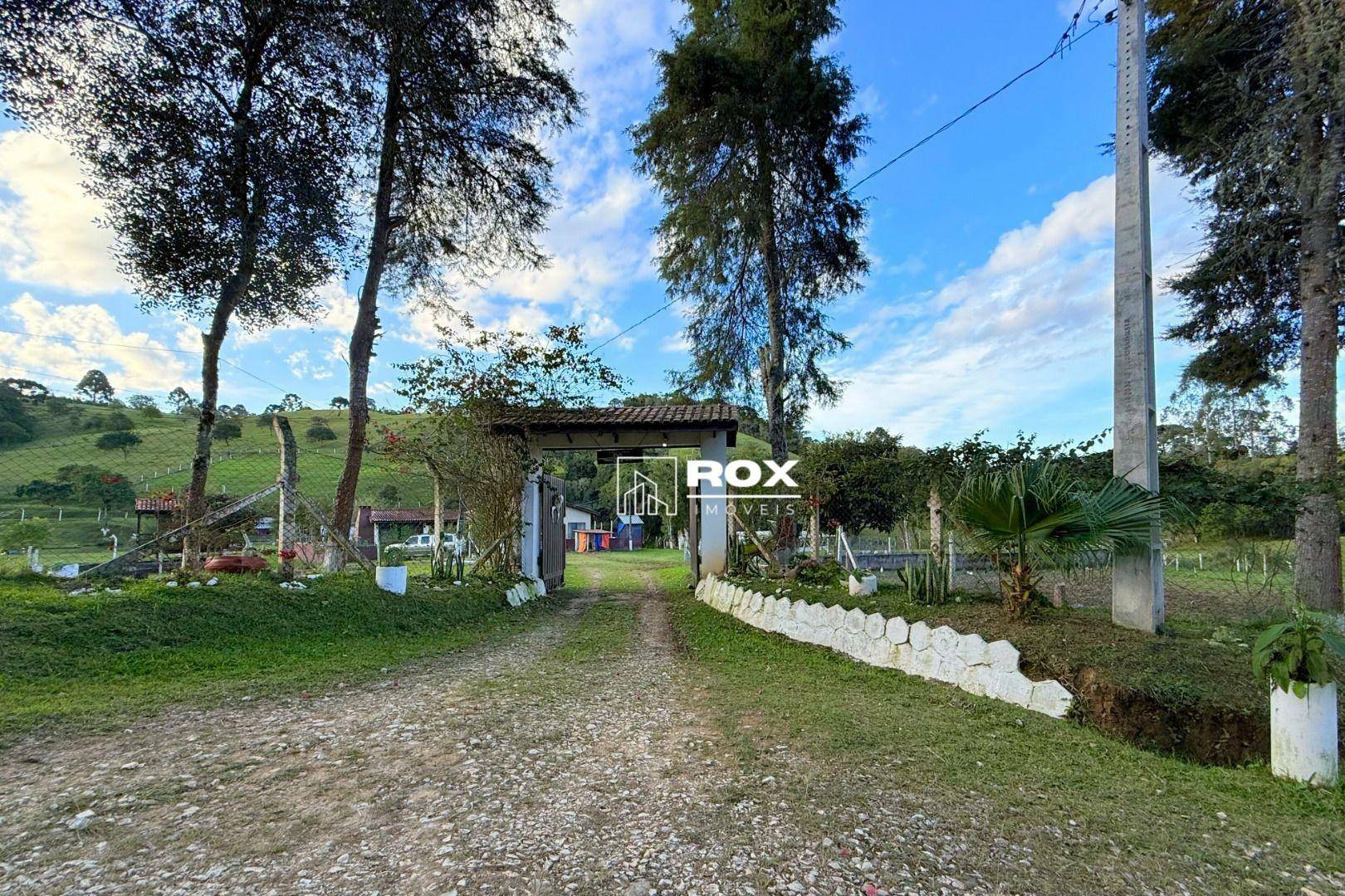 Chácara à venda com 6 quartos, 350m² - Foto 43