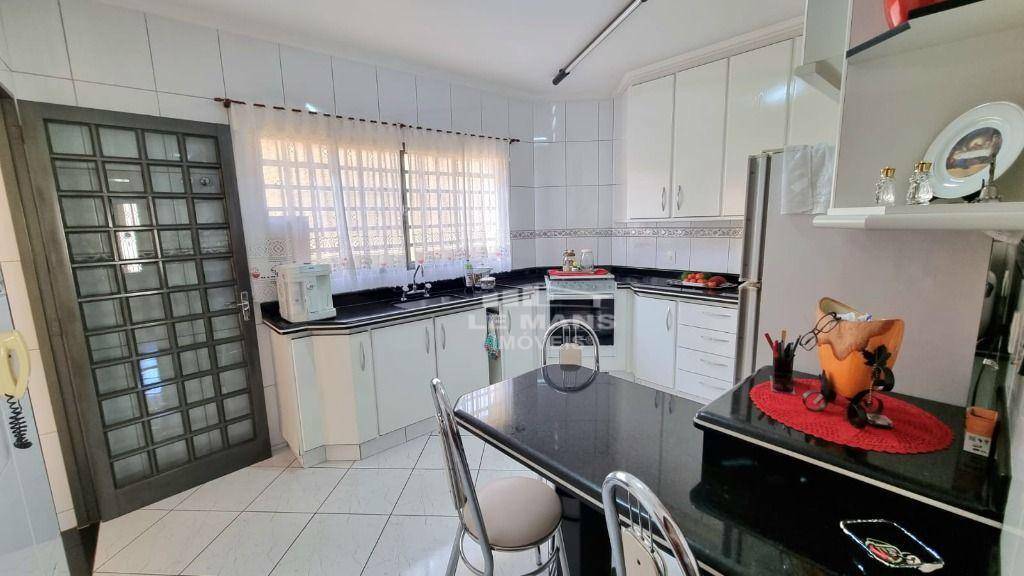 Casa à venda com 3 quartos, 205m² - Foto 14
