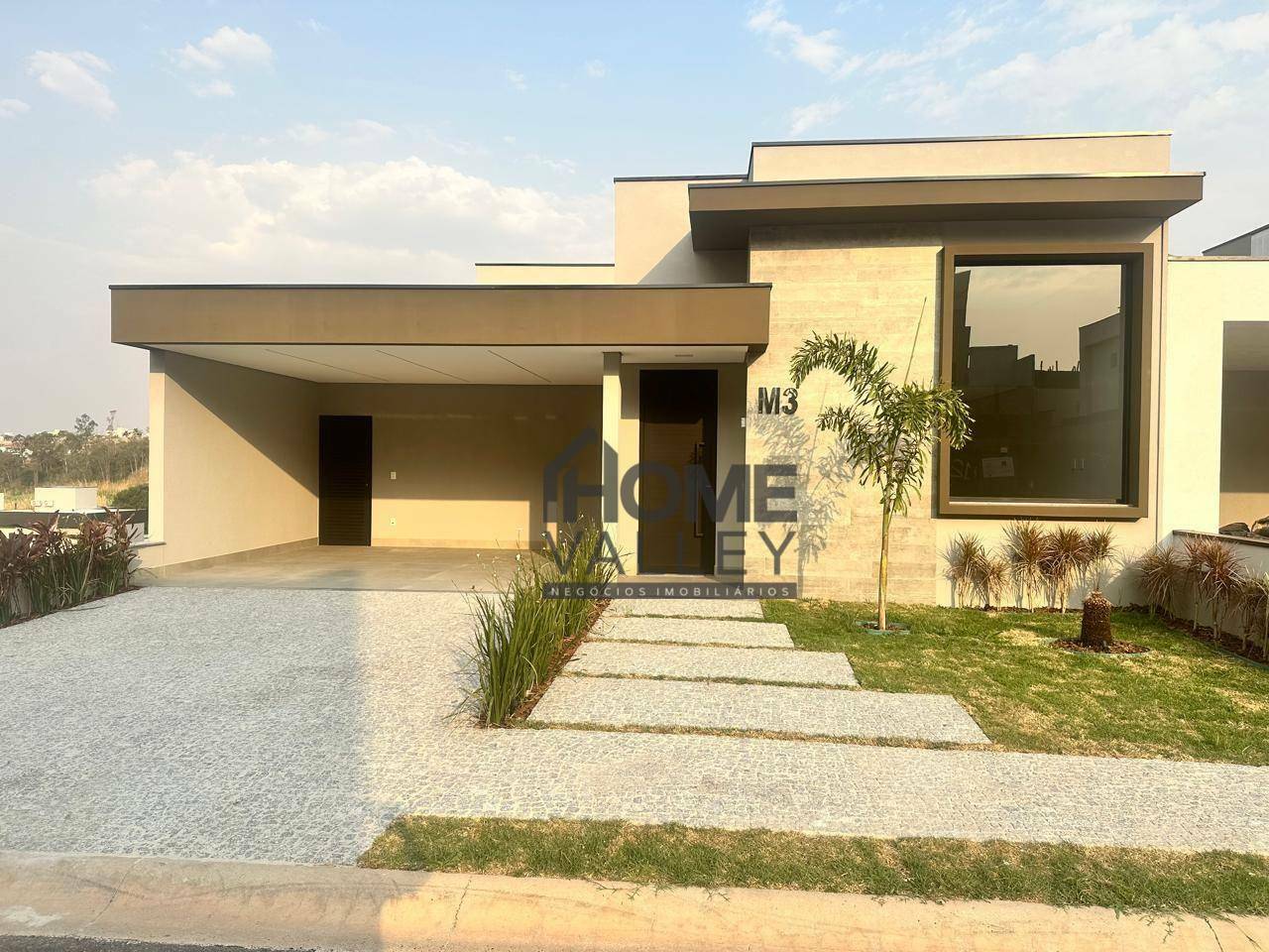 Casa de Condomínio à venda com 3 quartos, 220m² - Foto 1