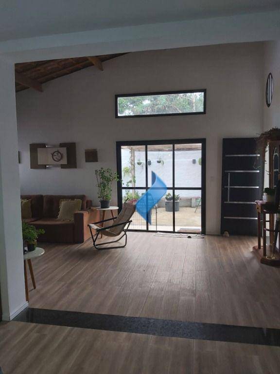 Casa à venda com 3 quartos, 234m² - Foto 7