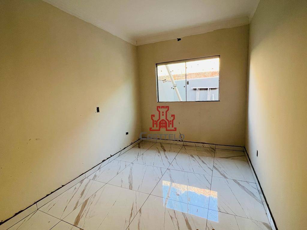 Casa à venda com 3 quartos, 80m² - Foto 2