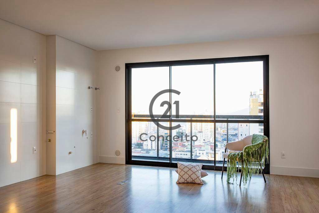 Apartamento à venda com 2 quartos, 72m² - Foto 2