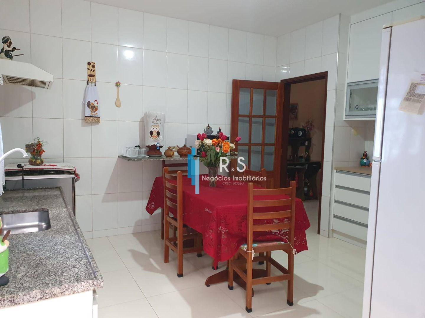 Casa à venda com 3 quartos, 350m² - Foto 7