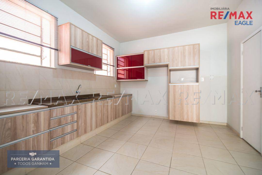 Casa à venda com 3 quartos, 174m² - Foto 11