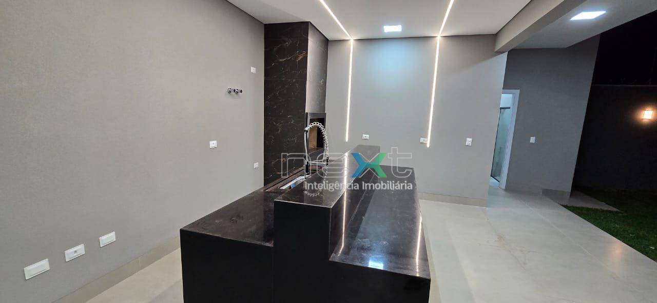 Casa à venda com 4 quartos, 220m² - Foto 16