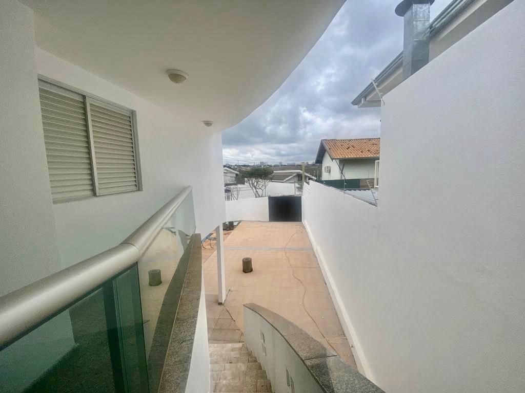 Casa à venda com 4 quartos, 320m² - Foto 7