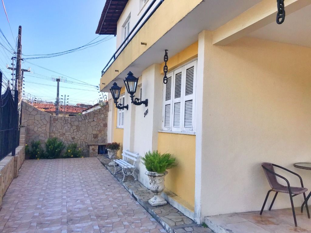 Casa à venda com 8 quartos, 354m² - Foto 9