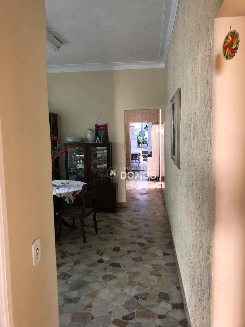 Casa à venda com 4 quartos, 250m² - Foto 2