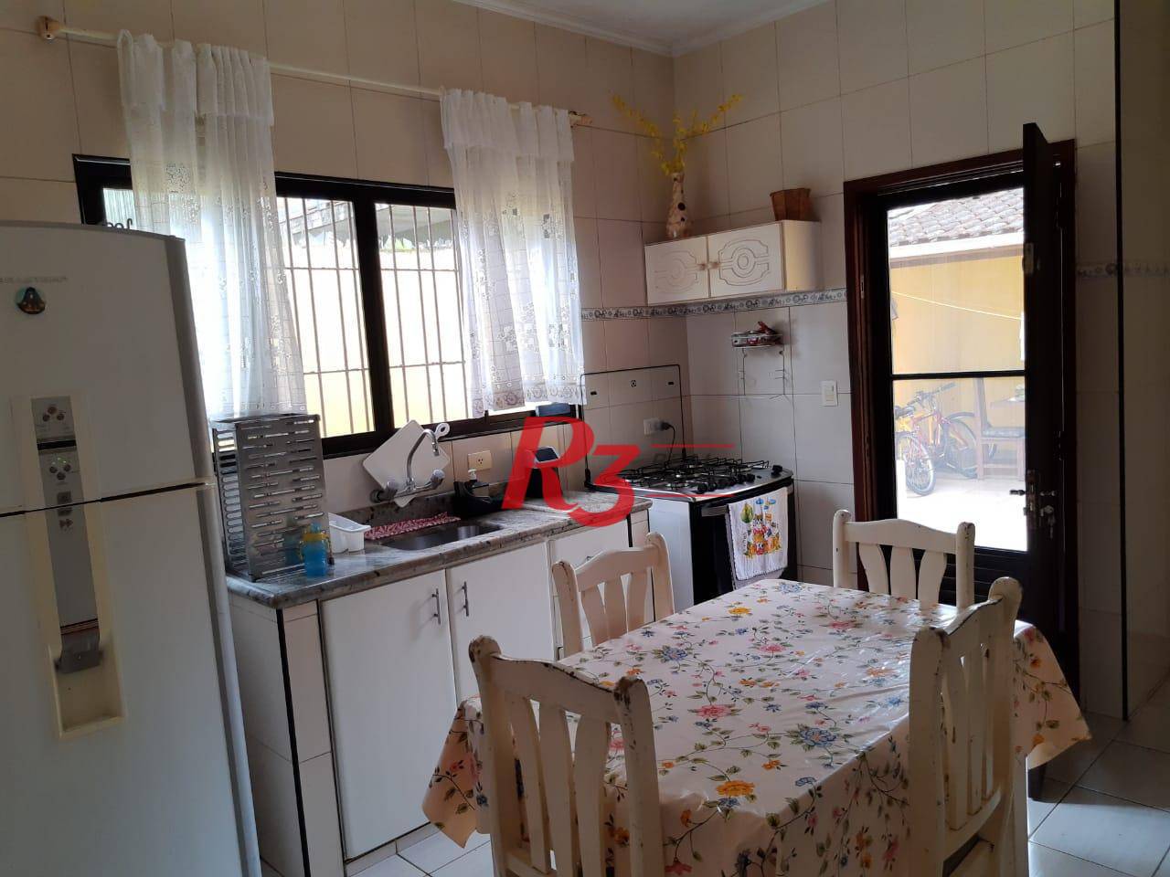 Casa à venda com 2 quartos, 89m² - Foto 2