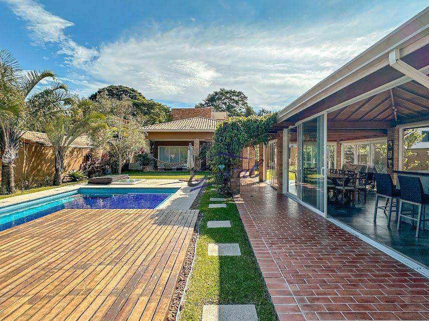 Casa de Condomínio à venda com 4 quartos, 549m² - Foto 1