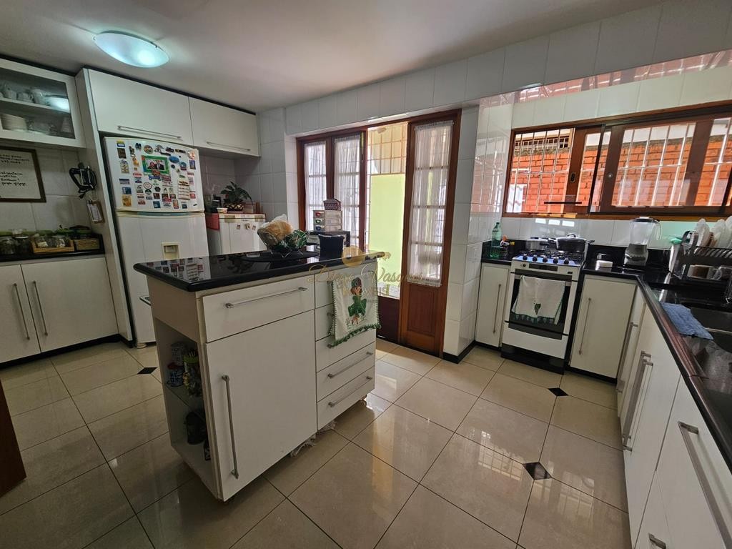 Casa à venda com 4 quartos, 200m² - Foto 23