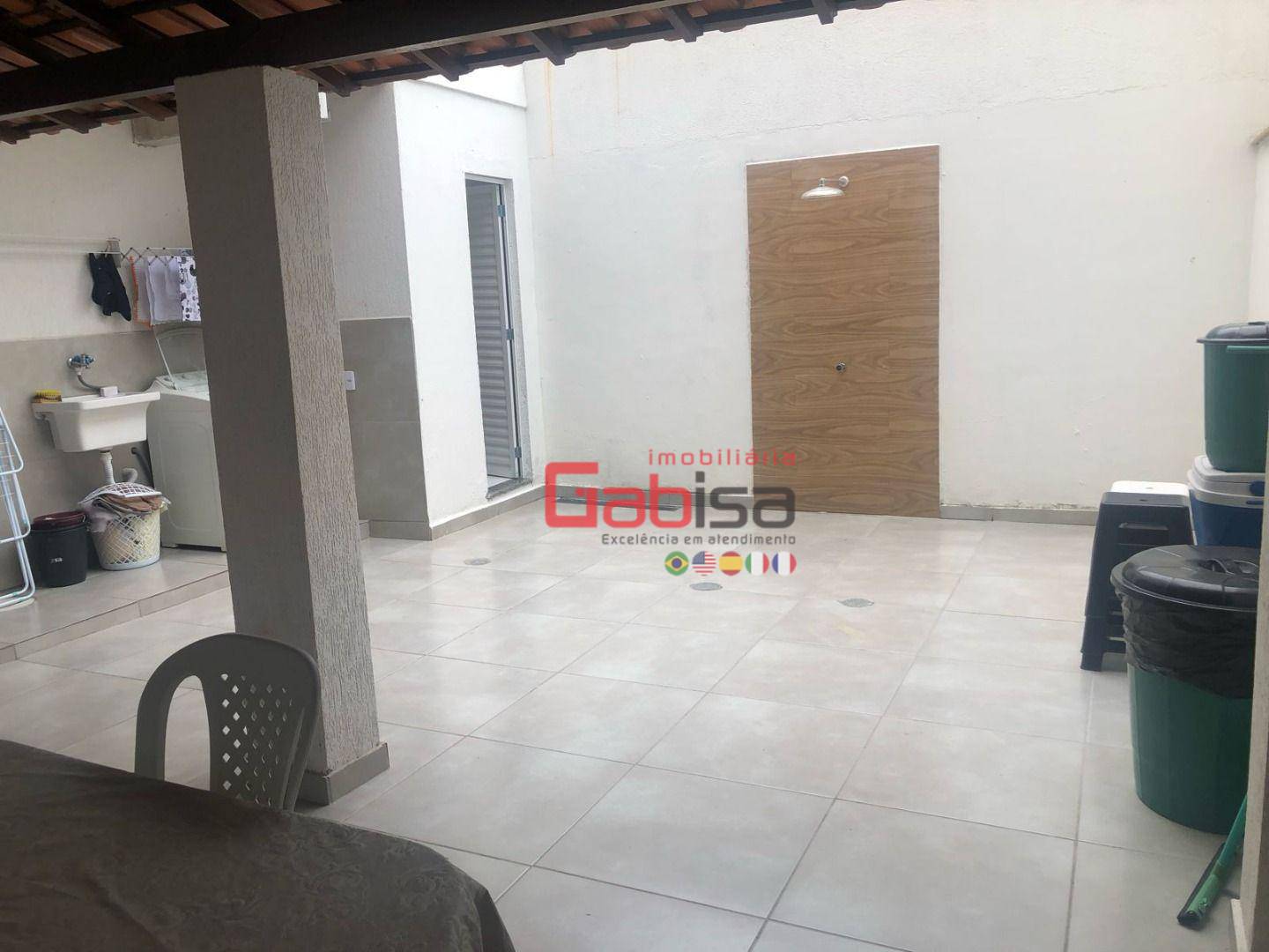 Casa à venda com 4 quartos, 240m² - Foto 2