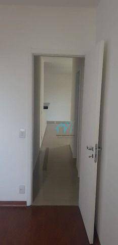 Apartamento à venda com 3 quartos, 74m² - Foto 4