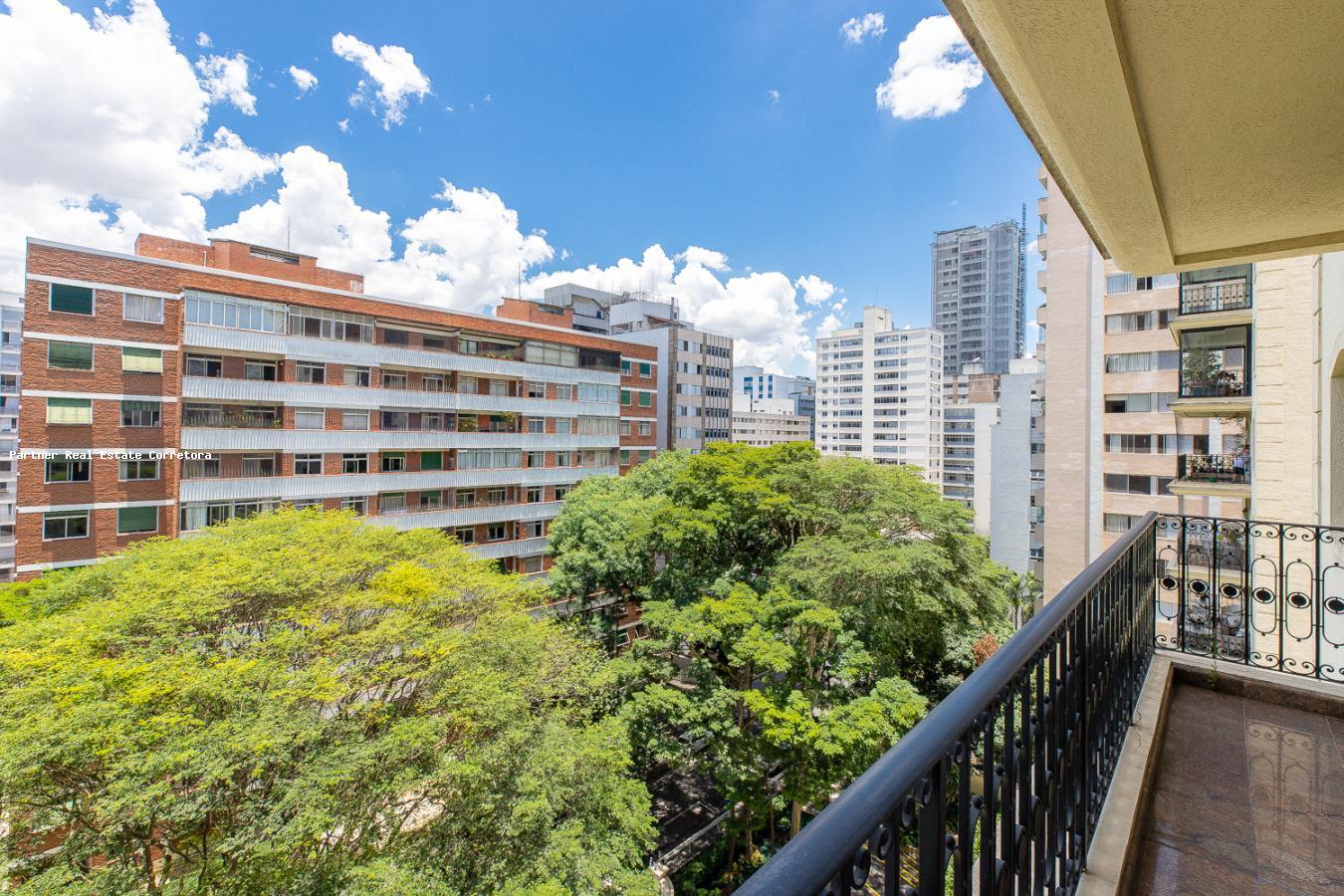 Apartamento à venda com 3 quartos, 203m² - Foto 1